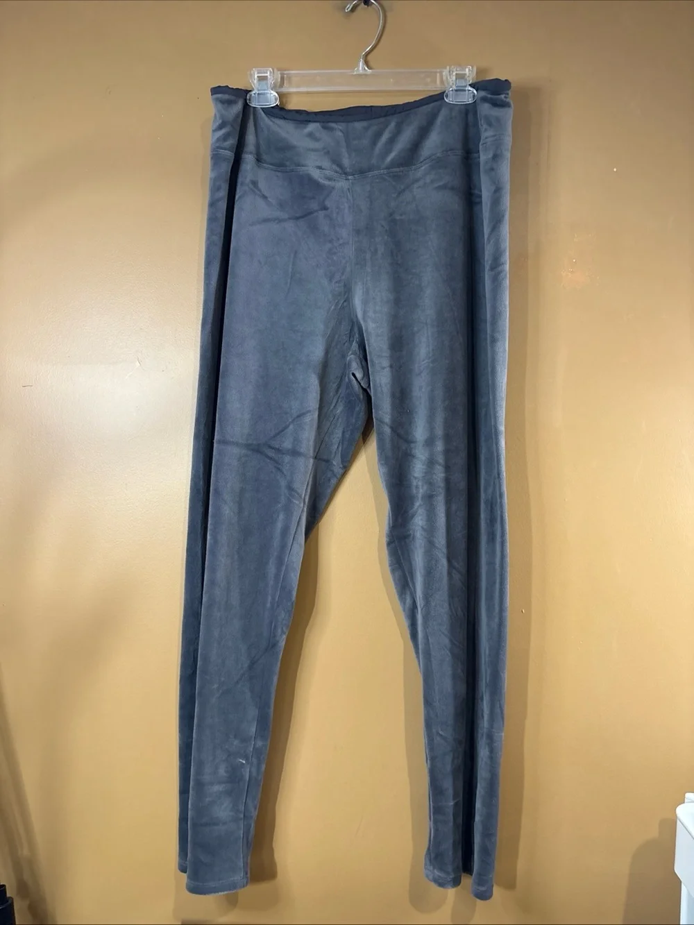 HC926. Women’s Cuddl Duds Cozy Gray Velour Lounge Pants, Size - XLarge